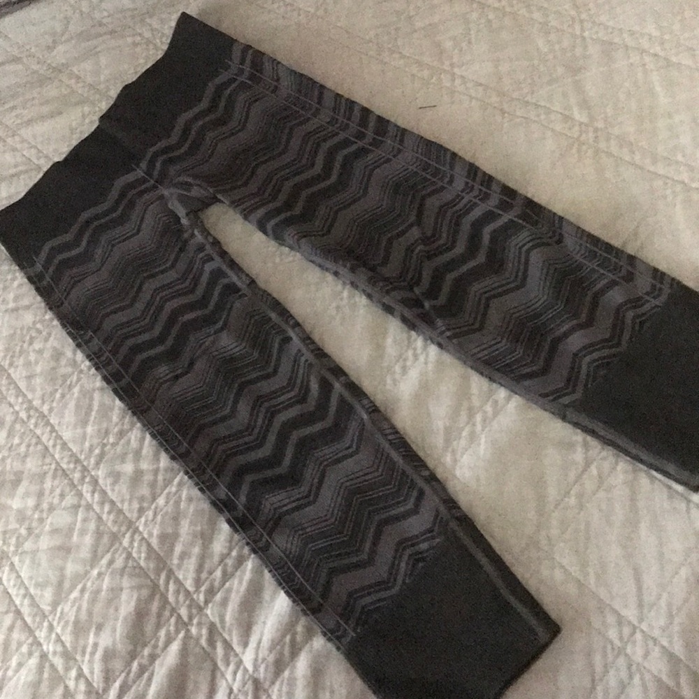 FLASH SALE! Lululemon size 8 leggings EUC